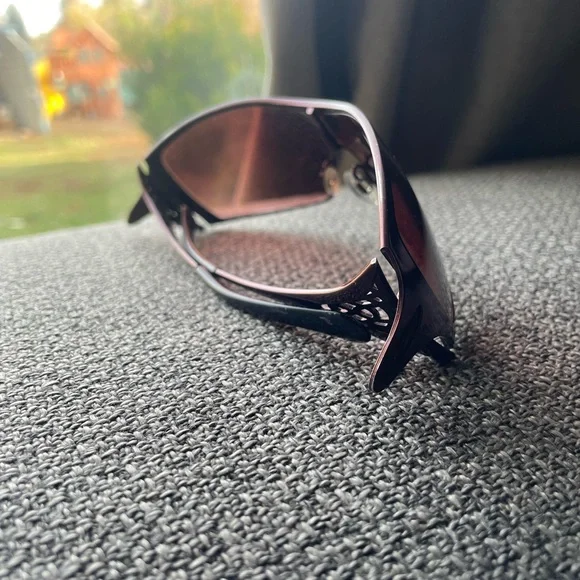 Oakley Sunglasses with Case - Picture 4 of 4